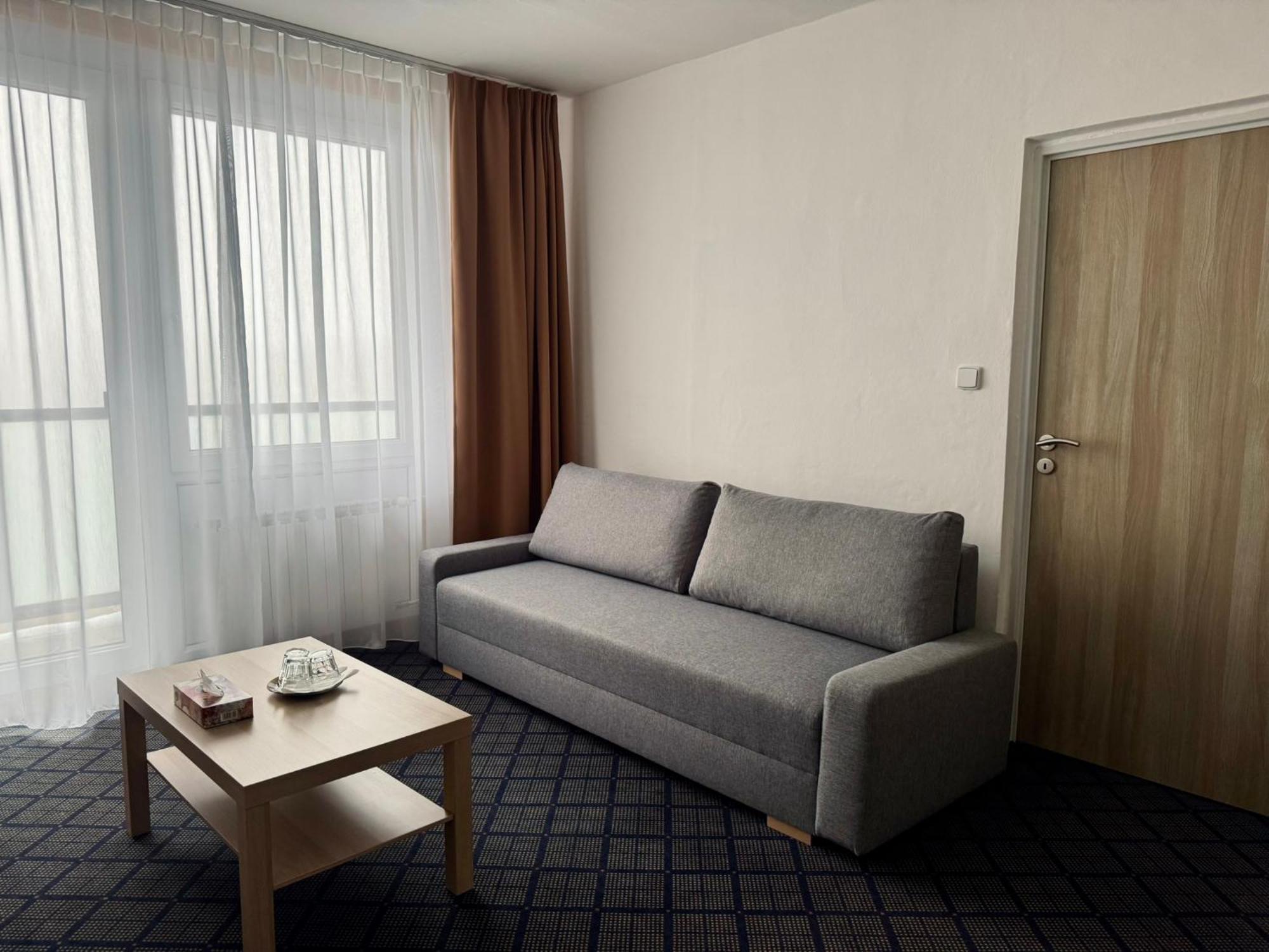 Patria Hotel Trutnov Kültér fotó